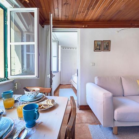 Light Filled Apartment Near Chiado, By Timecooler リスボン エクステリア 写真