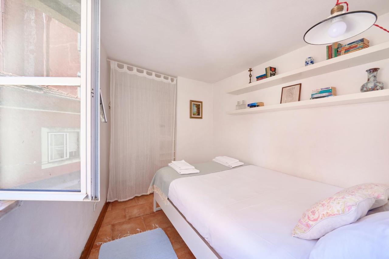 Light Filled Apartment Near Chiado, By Timecooler リスボン エクステリア 写真
