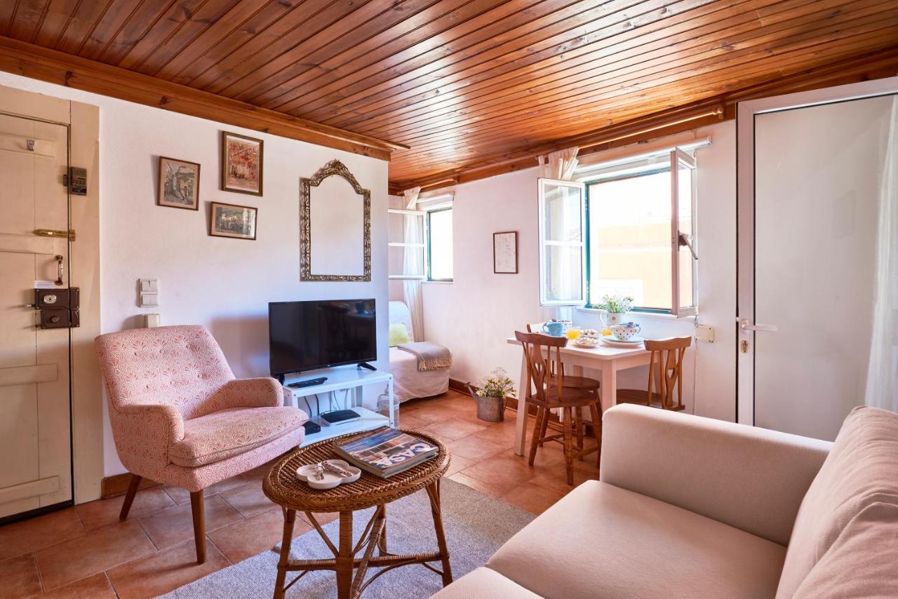 Light Filled Apartment Near Chiado, By Timecooler リスボン エクステリア 写真
