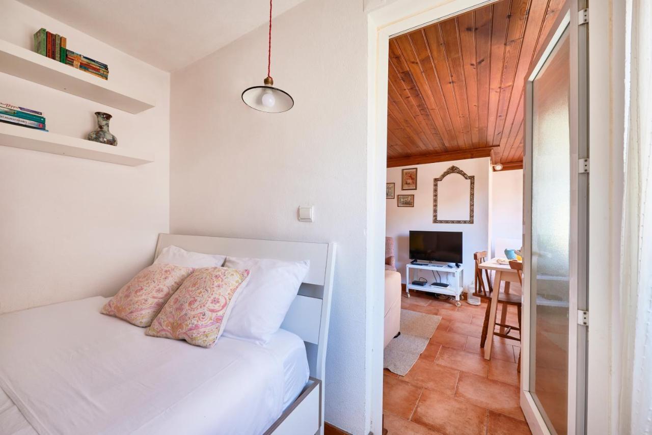 Light Filled Apartment Near Chiado, By Timecooler リスボン エクステリア 写真