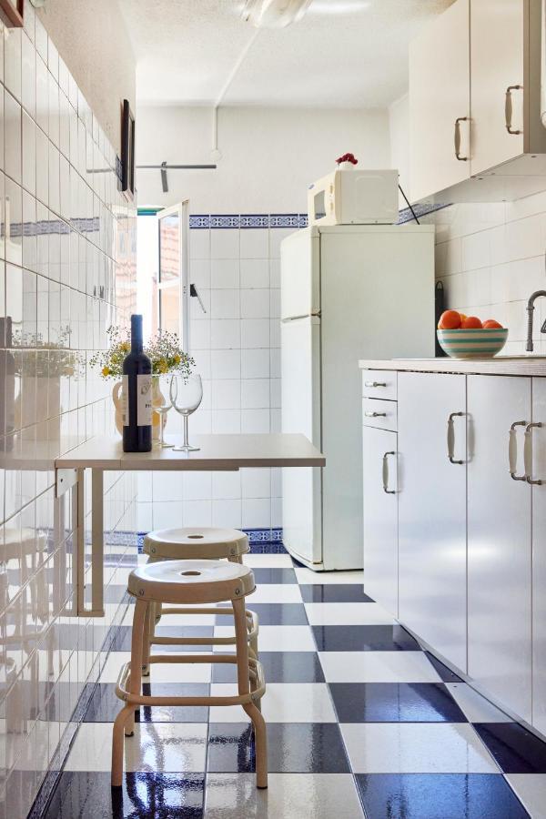 Light Filled Apartment Near Chiado, By Timecooler リスボン エクステリア 写真