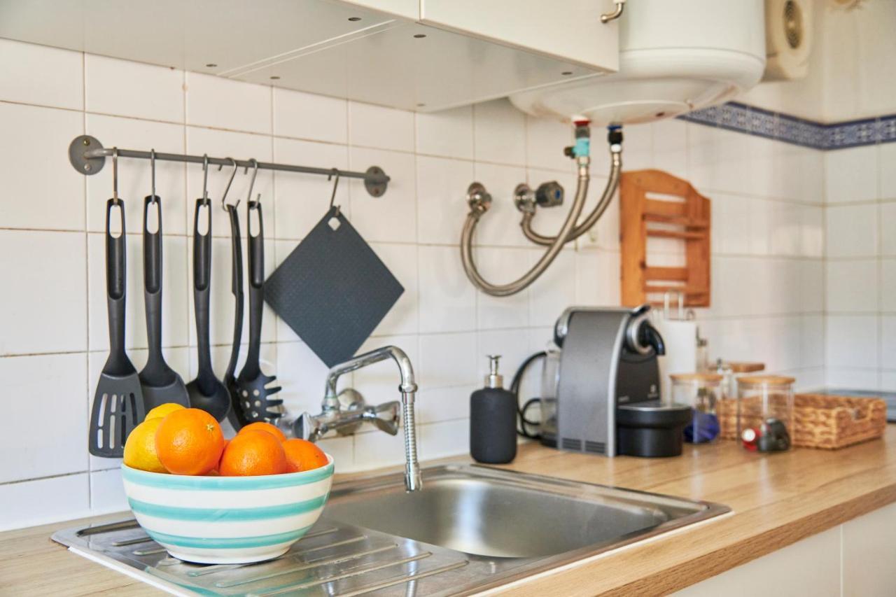Light Filled Apartment Near Chiado, By Timecooler リスボン エクステリア 写真